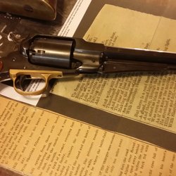 Prospect House and Civil War Museum - Old colt revolver