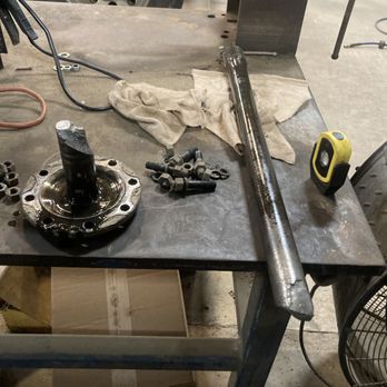 D’s Truck & Tractor - Broken axle - Commercial Truck Repair Near Me - La Grange, Texas D’s Truck & Tractor - Broken axle - Commercial Truck Repair Near Me - La Grange, Texas