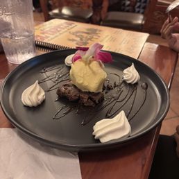 Hot fudge brownie sundae