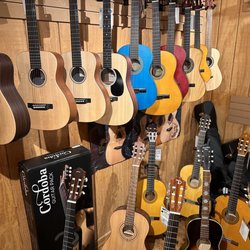 Chicago Music Store - Acoustic guitars