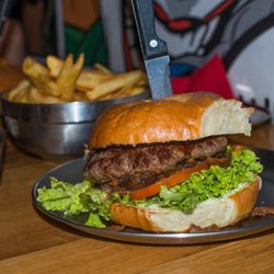 Heroes Premium Burgers - Moonshiner 10,70€