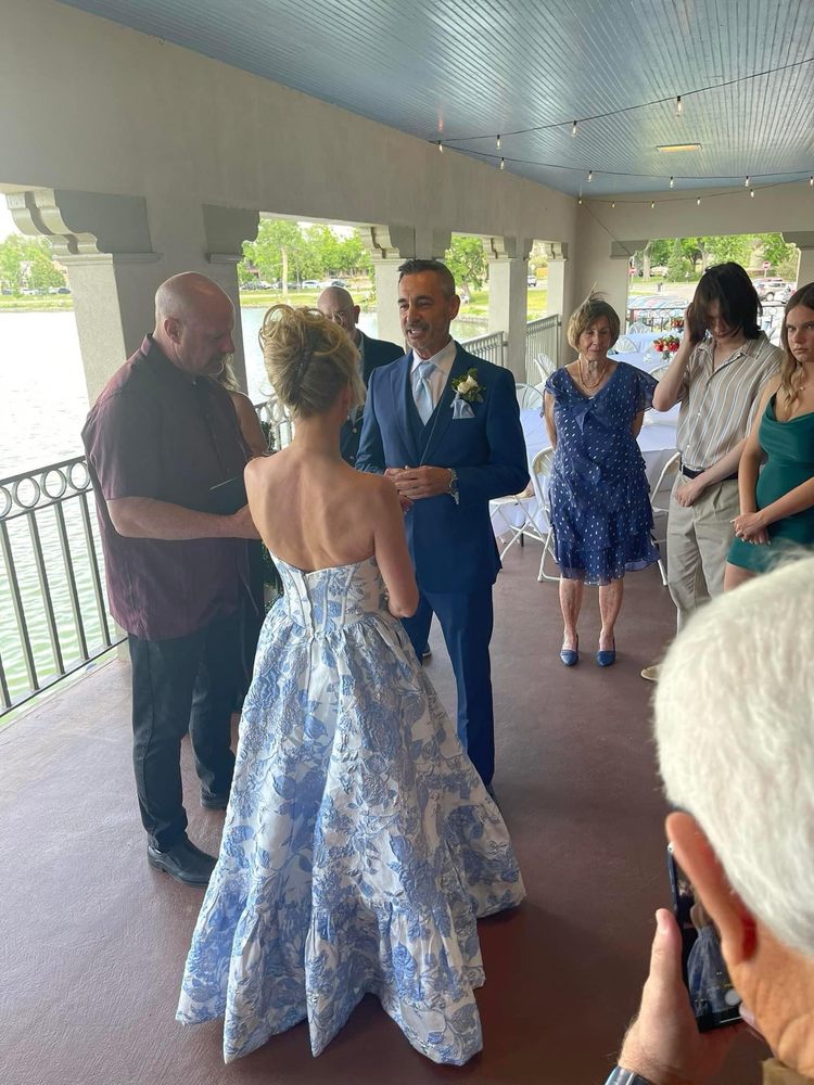 Timothy D's A Salon Logo