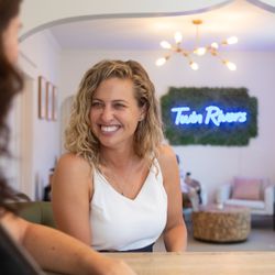 Twin Rivers IV & Wellness Lounge