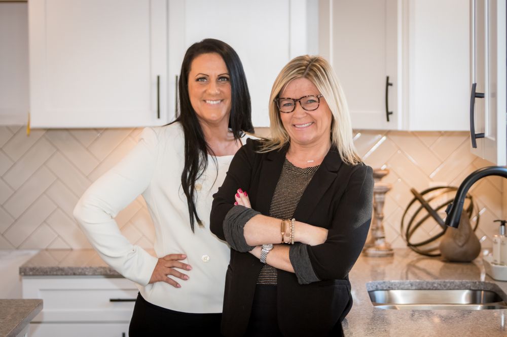 THE KNAPP/KNIGHT TEAM RE/MAX ADVANTAGE Contact Agent 7127 S