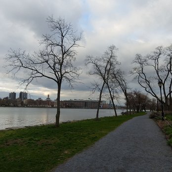 Randall's Island Park - The walking path along the West End - Parks Near Me - New York, New York
