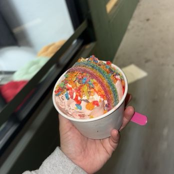 Pink Sugar Creamery - Rainbow roll - Desserts Near Me - Santa Rosa, California Pink Sugar Creamery - Rainbow roll - Desserts Near Me - Santa Rosa, California