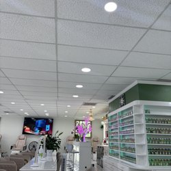 Lake Elsinore Nails - Very clean and visually appealing