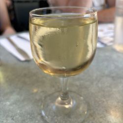 Blarney Stone Restaurant - White wine - to brim