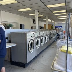 North Milpas Laundry Wash 'N Fold - Smaller machines Here and a you walk towards the middle it splits to the machines over $6. Medium machine was $6.75
