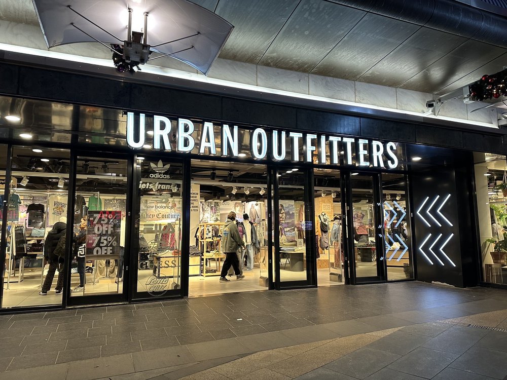 URBAN OUTFITTERS Updated October 2024 Beurstraverse 21, Rotterdam