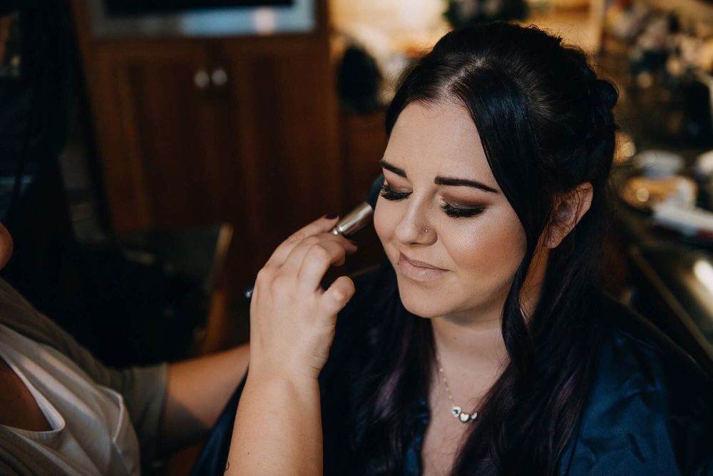 Dana England Makeup Artistry Logo