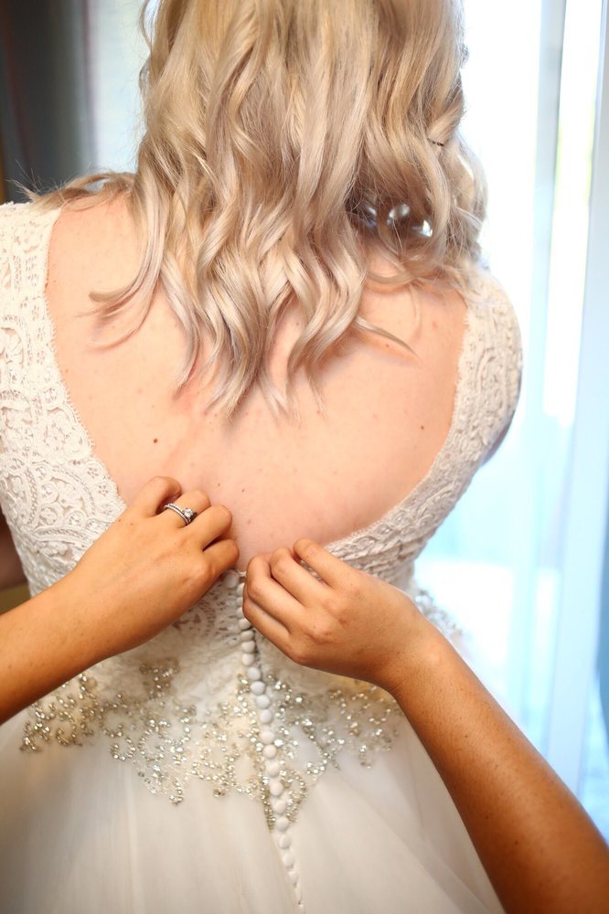E.Robertson Hair Logo