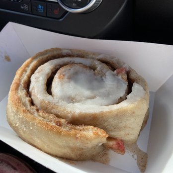 Kale Cafe Juice Bar & Vegan Cuisine - Cinnamon roll - Vegan Near Me - Daytona Beach, Florida