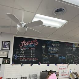 Menu - prices and sundaes Menu - prices and sundaes
