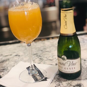 Studio Bar - Airport Lounges Near Me - Burbank, California