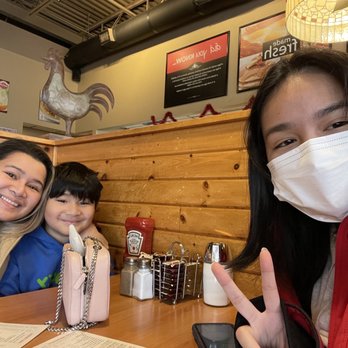 Sunset Grill - Waiting for our meal - Breakfast & Brunch Near Me - Mississauga, Ontario