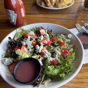 Red Coach Inn - Red Coach House Salad - Wine Bars Near Me - Niagara Falls, New York