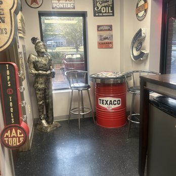 Knight's Auto - Inside waiting area - Auto Repair Near Me - Loganville, Georgia Knight's Auto - Inside waiting area - Auto Repair Near Me - Loganville, Georgia