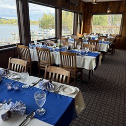 The Algonquin - Lake view dinning