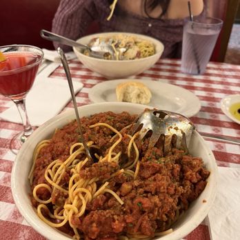 Buca di Beppo Italian Restaurant - Spaghetti with Meat Sauce - Italian Near Me - Davie, Florida Buca di Beppo Italian Restaurant - Spaghetti with Meat Sauce - Italian Near Me - Davie, Florida