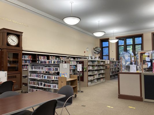 96th Street Library by null