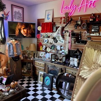 Above Face Oddities - Lady Art room. - Antiques Near Me - Orange, California Above Face Oddities - Lady Art room. - Antiques Near Me - Orange, California