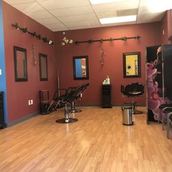Rupa's Spa & Threading - Inside the parlor. Threading stations