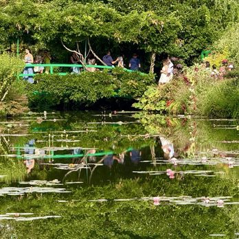 Jardins et Maison de Claude Monet - Photo 9: Lily Pad Pond and Japanese Footbridge - Museums Near Me - Giverny, 27