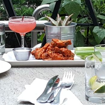 Earls Kitchen + Bar - Delicious food - Canadian (New) Near Me - Toronto, Ontario