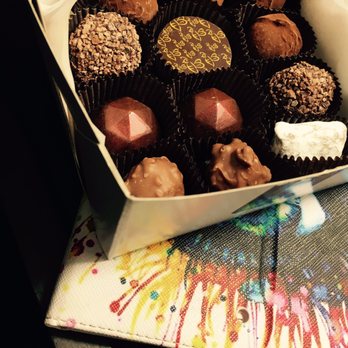 Praline & Chocolat - Chocolate Jewels~~~[A Mix Of Framboise, Regular Truffles, Etc. & A Powdered, Salted Caramel On Bottom Right Which Is Freaking Good] - Bakeries Near Me - Château-Richer, Quebec