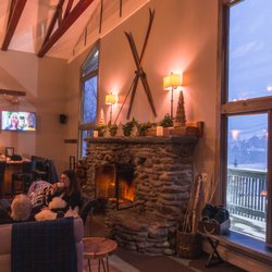 Highline Lodge - Fireplace Lounge