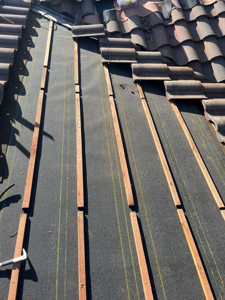 Slide of Golden Heights Roofing