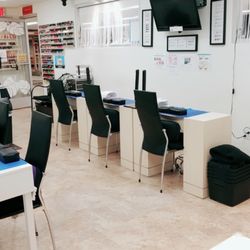 Honolulu Nail Academy Salon - Pure Nails & Lash