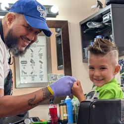 Blend's & Shave's Barbershop - Another satisfied customer of course one of my up & comer's (Leo) Coscorner45cuts loves the kids cuz they really are our FUTURE......