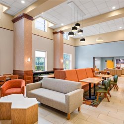 Hampton Inn & Suites Williamsburg-Central - Breakfast Area