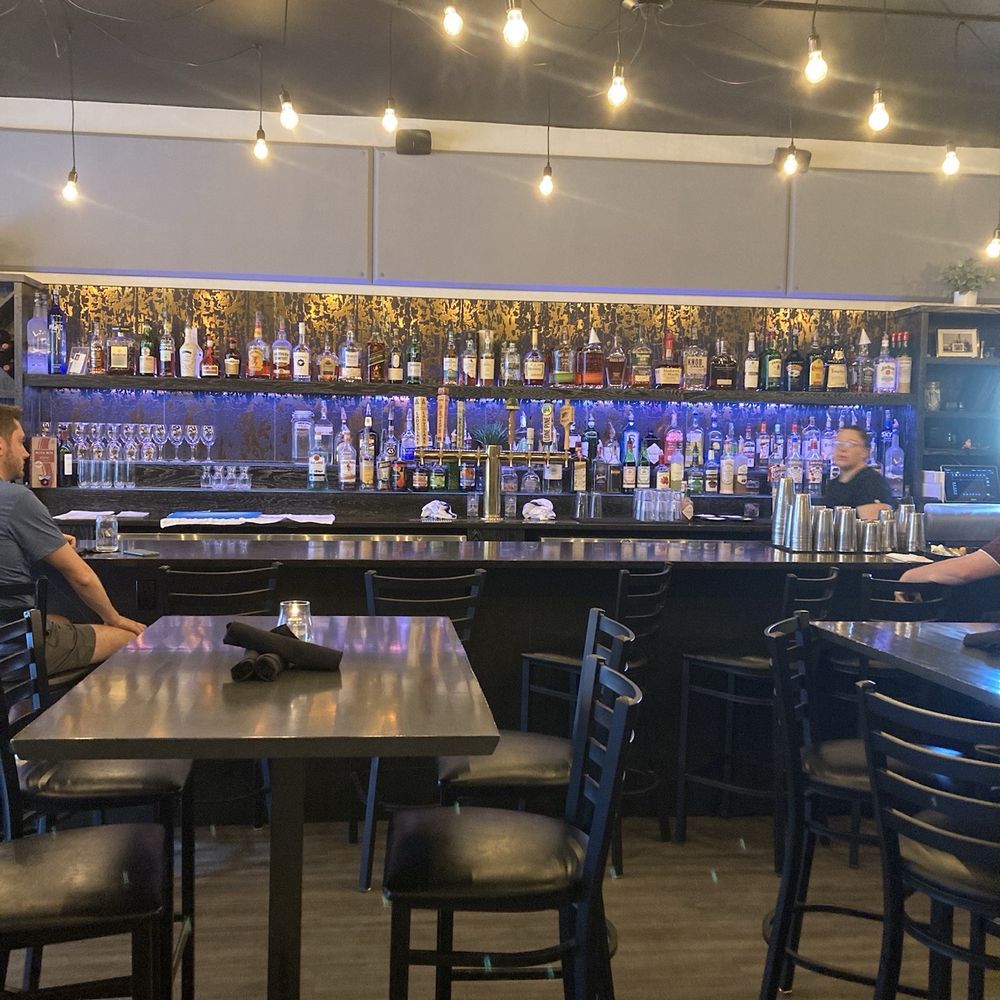21 Bar & Grill - American Near Me - Keene, New Hampshire