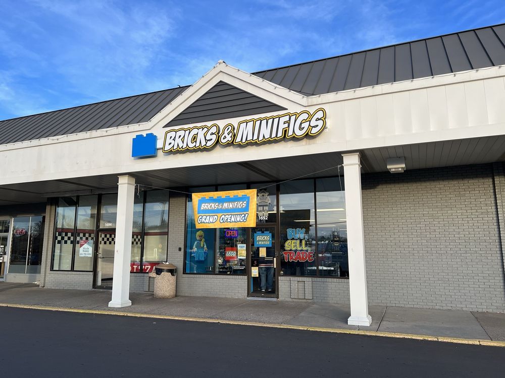 BRICKS & MINIFIGS ROSEVILLE Updated May 2024 1692 Lexington Ave N