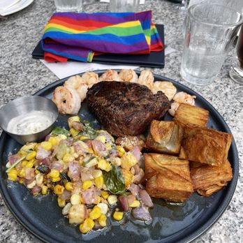 Earls Kitchen + Bar - Canadian (New) Near Me - Vancouver, British Columbia Earls Kitchen + Bar - Canadian (New) Near Me - Vancouver, British Columbia