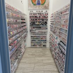 KT Nails & Spa
