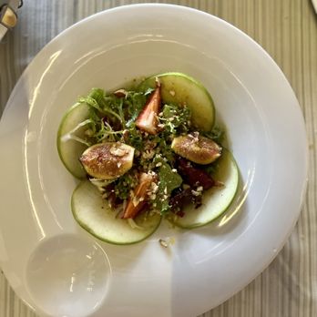 Portofino - Apple and cheese salad - Italian Near Me - Cancún, ROO