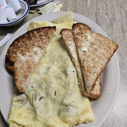 4 item omelette with toast