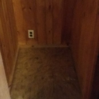 Doray Motel - Closet floor - Hotels Near Me - Lake George, New York Doray Motel - Closet floor - Hotels Near Me - Lake George, New York