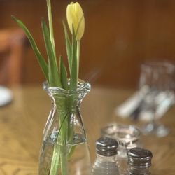 The Carriage House Bistro and Tavern - Fresh flowers