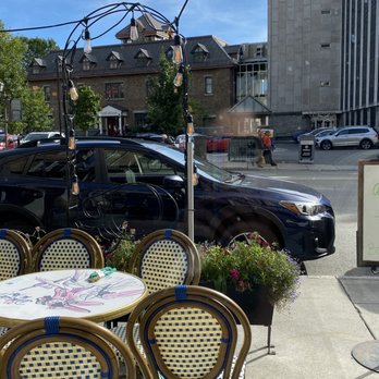 Cochon Dingue - Patio seating - Breakfast & Brunch Near Me - Quebec City, Quebec Cochon Dingue - Patio seating - Breakfast & Brunch Near Me - Quebec City, Quebec