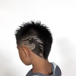 Gentlemens Barber Club - Hair design by John