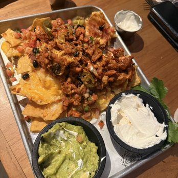Maui Brewing - MBC Nachos with Chicken - Brewpubs Near Me - Lahaina, Hawaii Maui Brewing - MBC Nachos with Chicken - Brewpubs Near Me - Lahaina, Hawaii