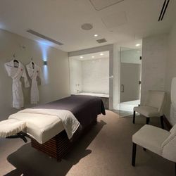 GLO Mind Body Skin - Suite