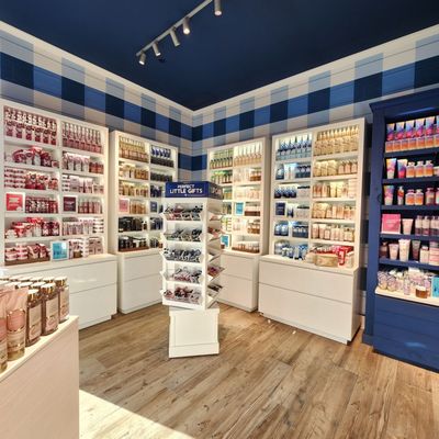 BATH & BODY WORKS - Updated July 2025 - 53 Photos & 22 Reviews - Space ...