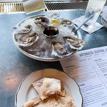 Automatic Seafood and Oysters - Oysters and homemade saltines - Seafood Near Me - Birmingham, Alabama