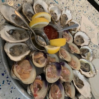 Noah's - Oysters and clams happy hour - New American Near Me - Greenport, New York Noah's - Oysters and clams happy hour - New American Near Me - Greenport, New York